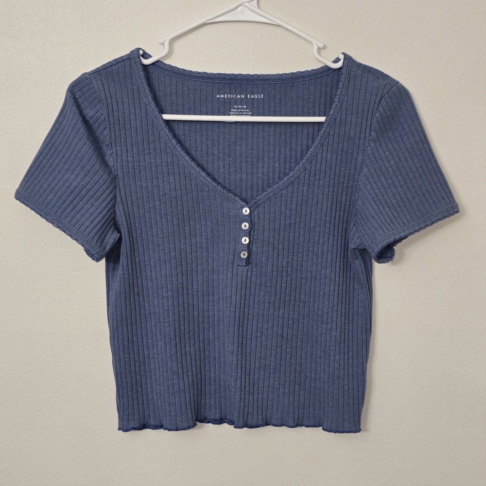 *American Eagle blue ribbed V-neck henley crop top Size Medium Soft